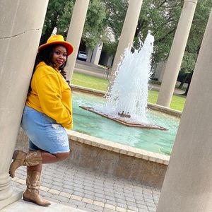 Meet your Posher, Sharita